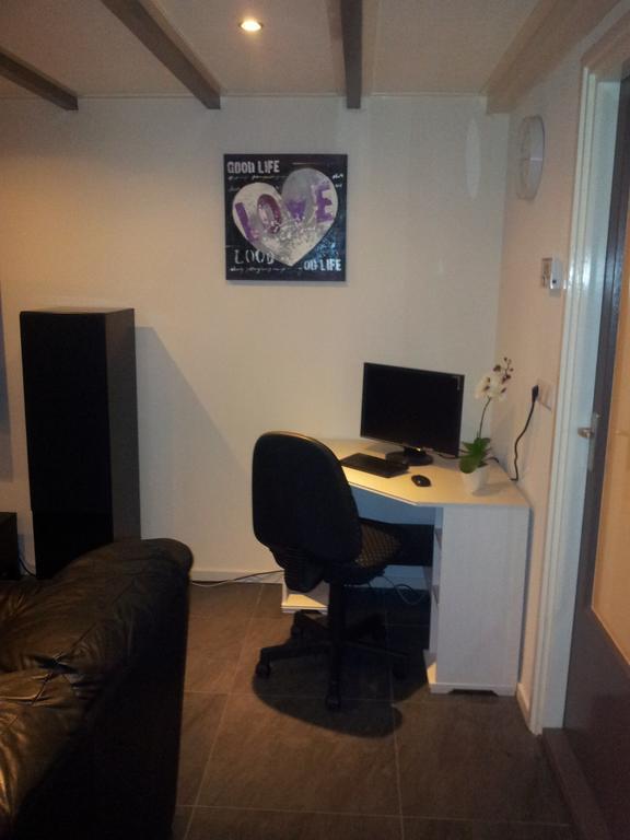 Bed & Kitchen Den Oever Chambre photo
